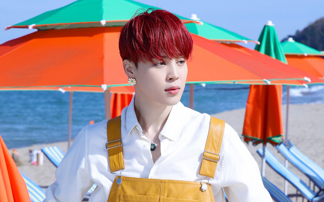 Dalam wawancara bersama Weverse Magazine, Jimin mengungkapkan tentang perasaan kosong dan tidak stabil di masa lalu, termasuk memikirkan omongan julid orang yang merasa iri.