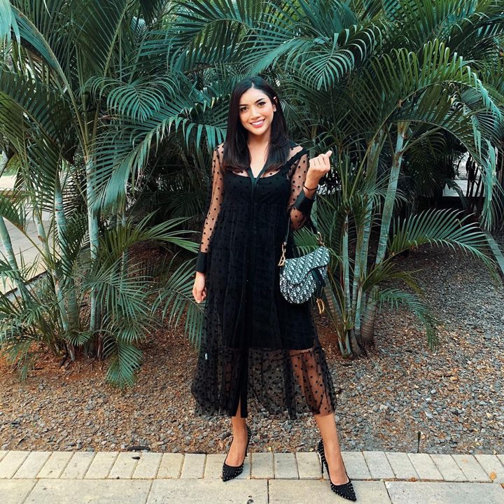 Inspirasi <i>dress</i> hitam ala Millen