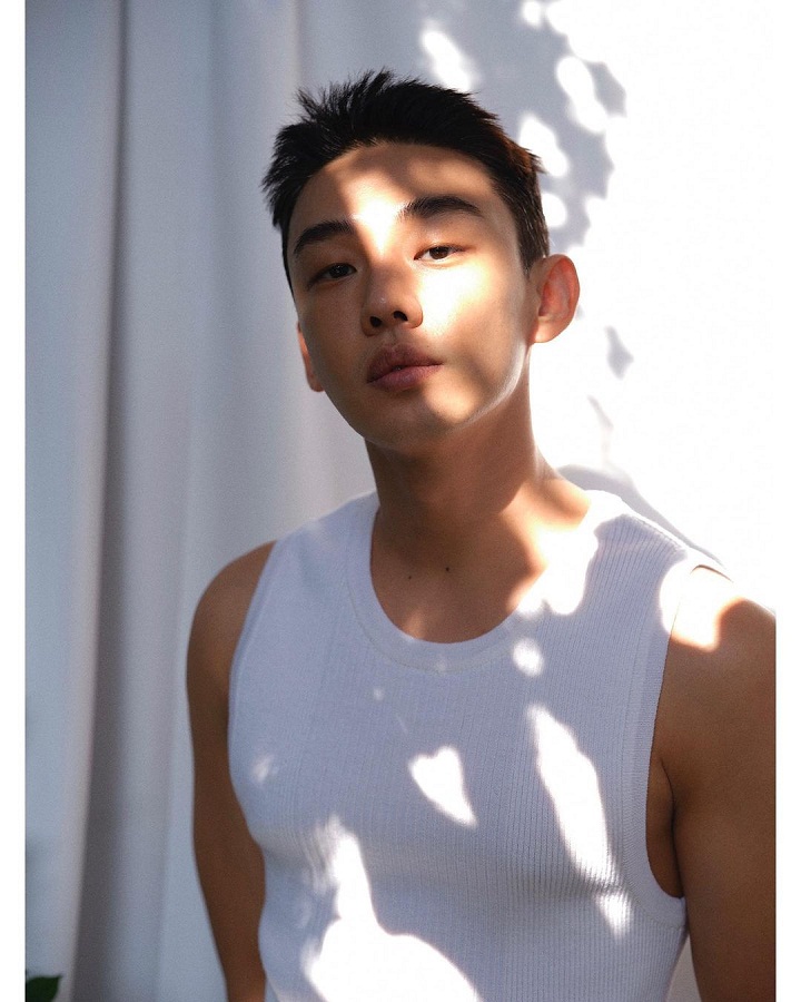 Yoo Ah In pamerkan otot kekar