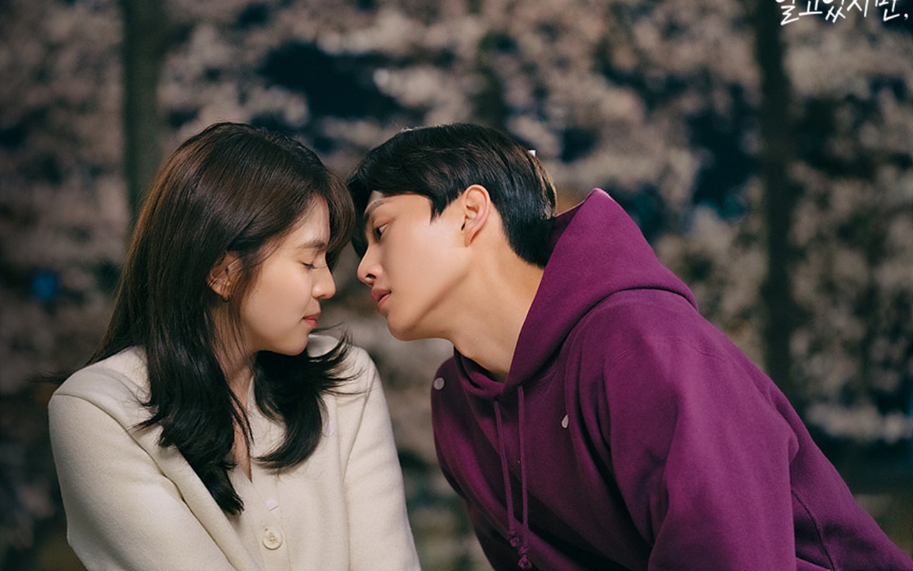 Song Kang Beri Saran Konyol Untuk Han So Hee di Lokasi Syuting 'Nevertheless'
