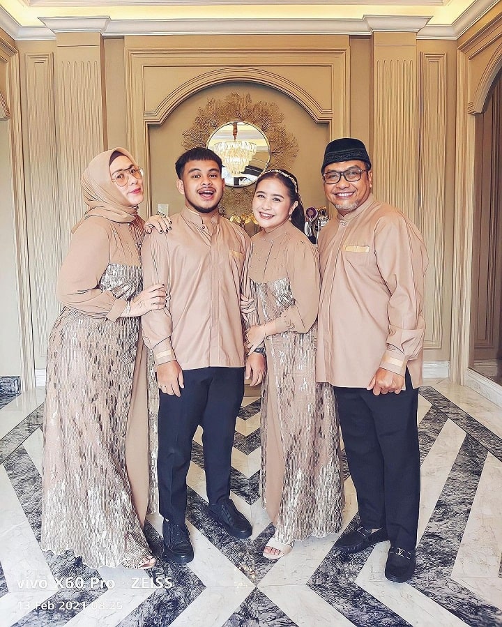 <i>Family goals</i> ala Prilly!