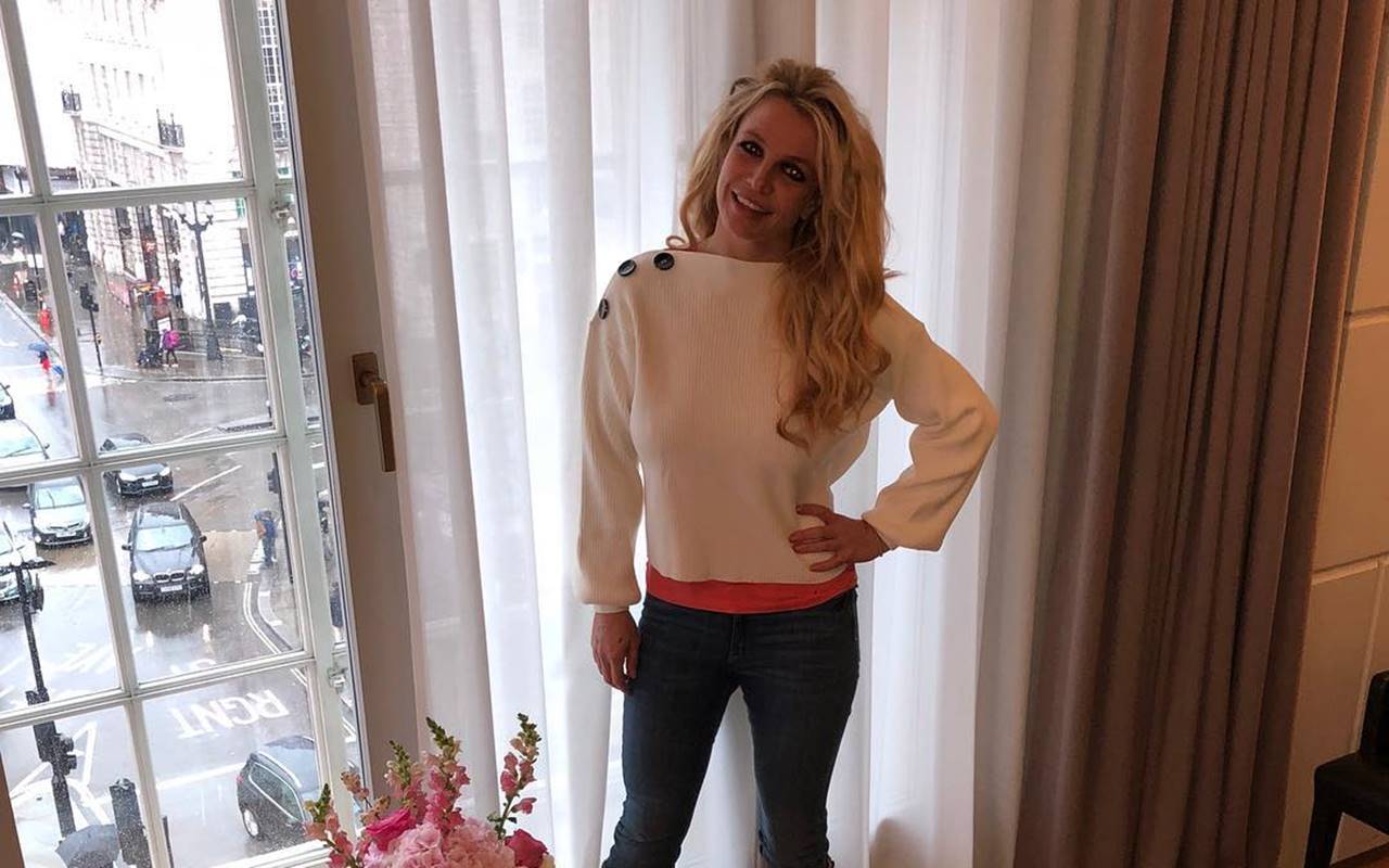 Buat Geger Pihak Keamanan, Britney Spears Terkunci Di Kamar Mandi Jam 2 Pagi