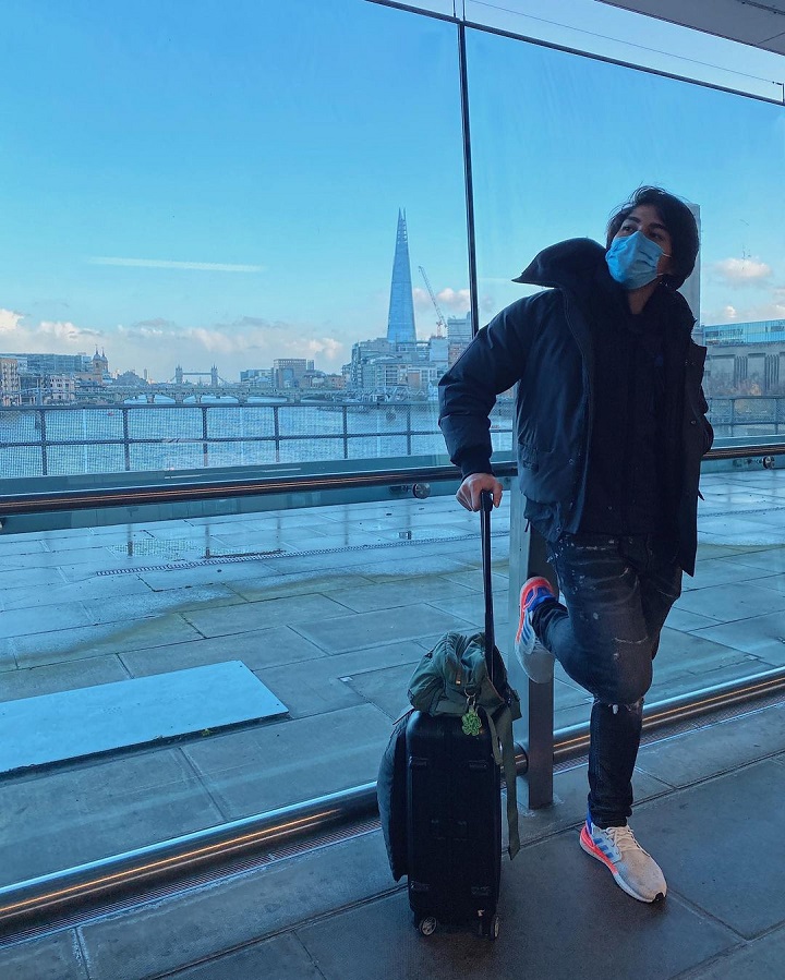 Pose Sedih Ketika Tinggalkan London