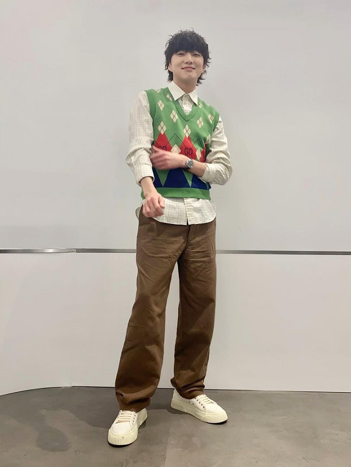 Kenakan <i>Outfit</i> Rapi Ala <i>Nerd Boy</i>