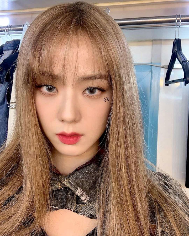 Rambut Pirang Baru Jisoo BLACKPINK Ciptakan Kehebohan, Begini Kata Netizen
