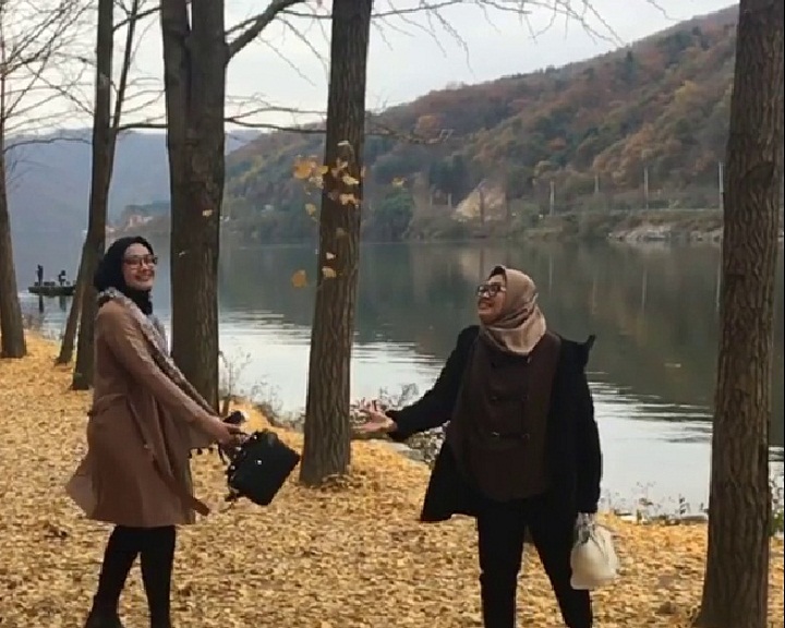Momen romantis bak ibu dan anak kandung