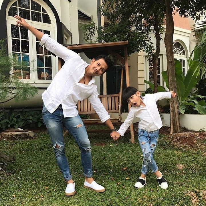 <i>Like father like son</i>, gaya dan busana klop!