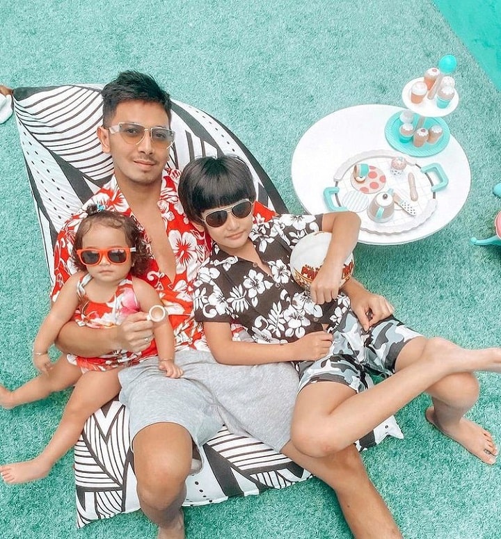 Kini makin ramai, momen santai jadi bertiga