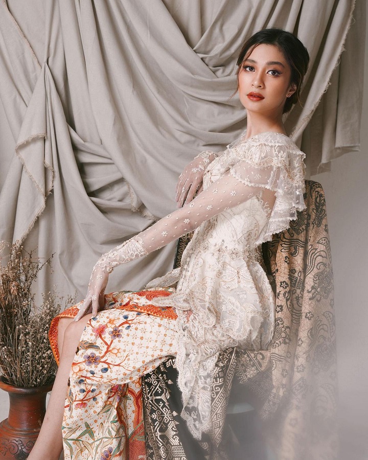 <i>Stunning</i> Dengan Kebaya