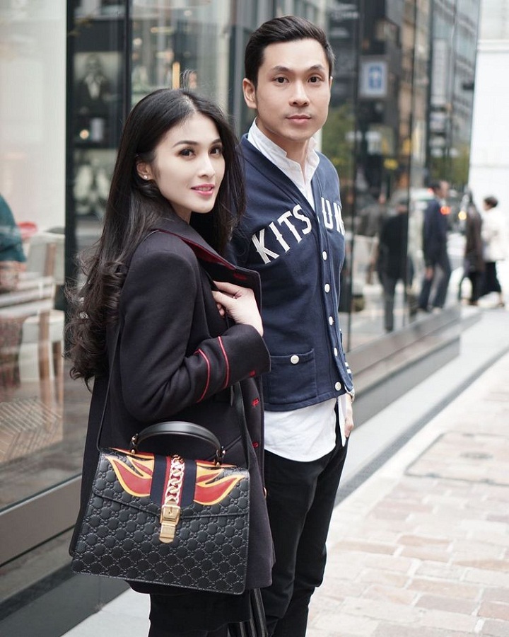 Dipuji bak pasangan artis korea