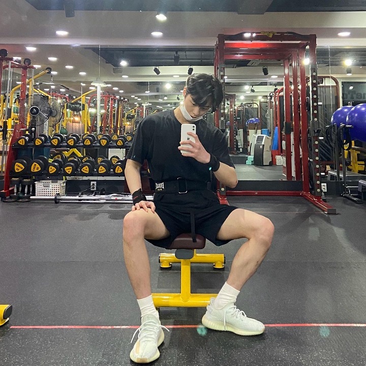 Serba Monokrom Saat <i>Work Out</i>
