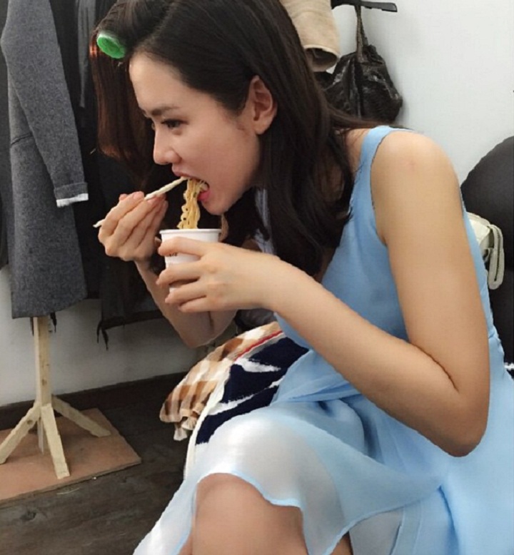 Lagi makan tetep cantik