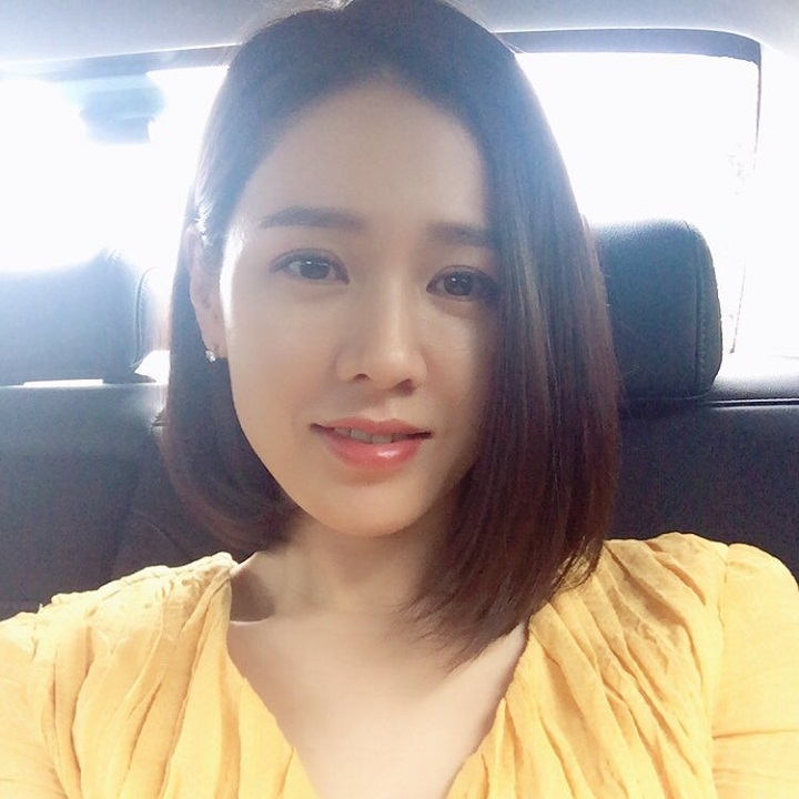 Anggun dalam gaya rambut bob