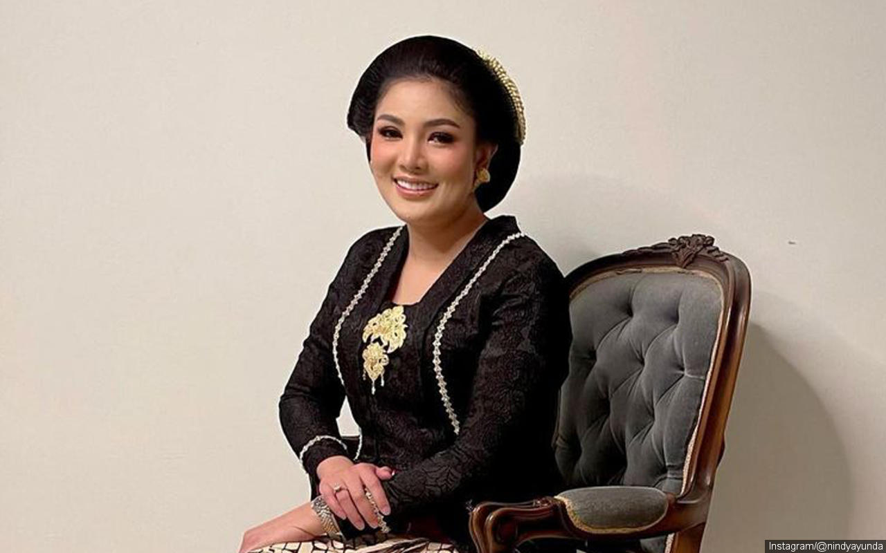 Senyum Nindy Ayunda Usai Diintimidasi Baju Melorot, Self Love Banget!