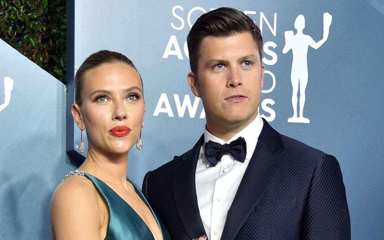 Colin Jost Benarkan Kabar Scarlett Johansson Tengah Hamil Anak Pertama