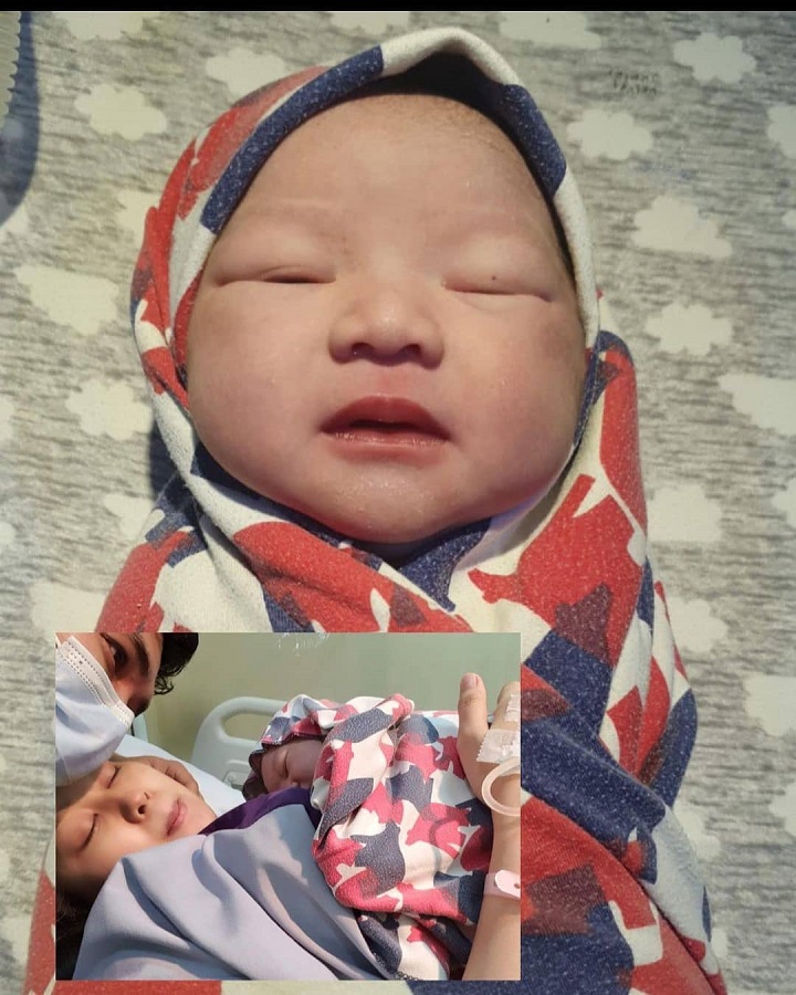 Momen haru sesaat usai melahirkan