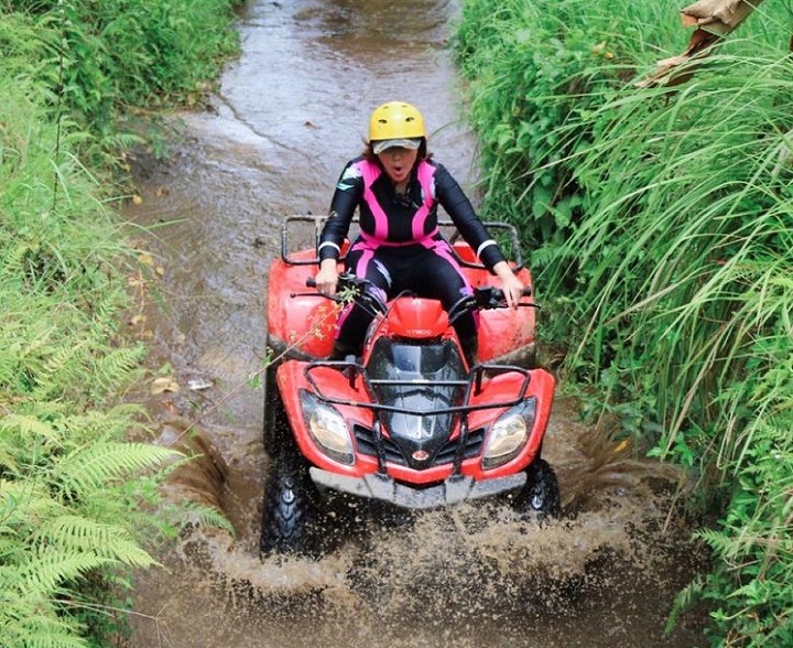 Maia berani main ATV
