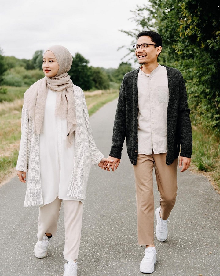 Tak Sungkan Tunjukkan Kemesraan