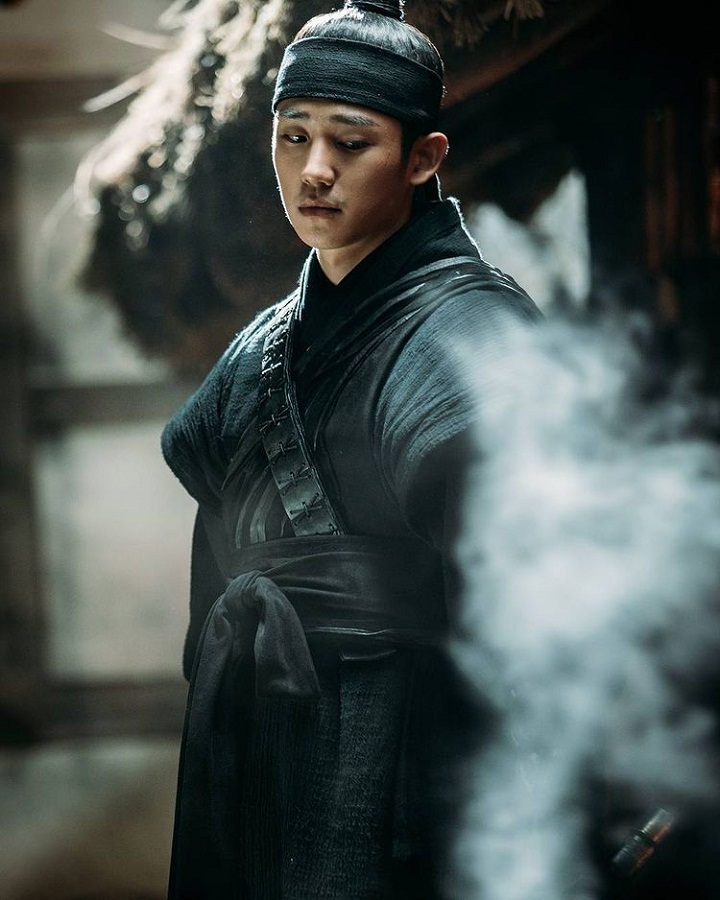 Jung Hae In Tampil beda saat kenakan pakaian era Joseon
