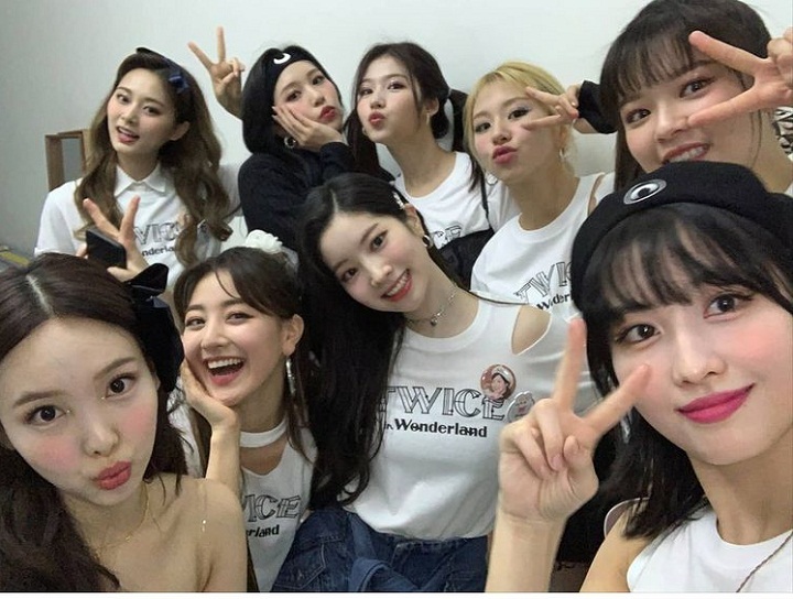 Bahagia bareng TWICE, jeongyeon sumringah