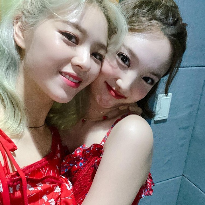 Jeongyeon bareng Nayeon jadinya 2yeon