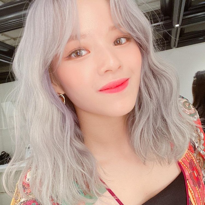 Senyum manis Jeongyeon yang bikin hati meleleh 