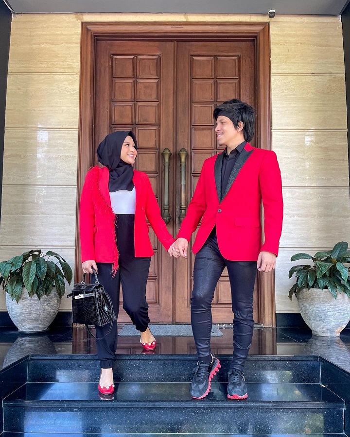<i>Match</i> Bersama Suami Di Hari Spesial