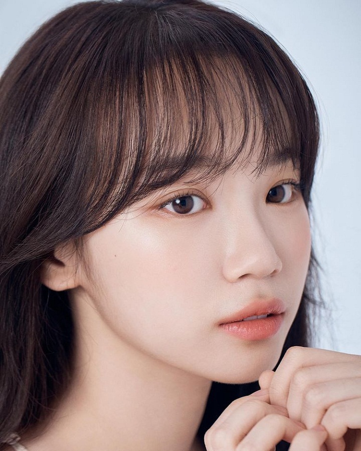 Sosok imut Kim Chaewon dari dekat