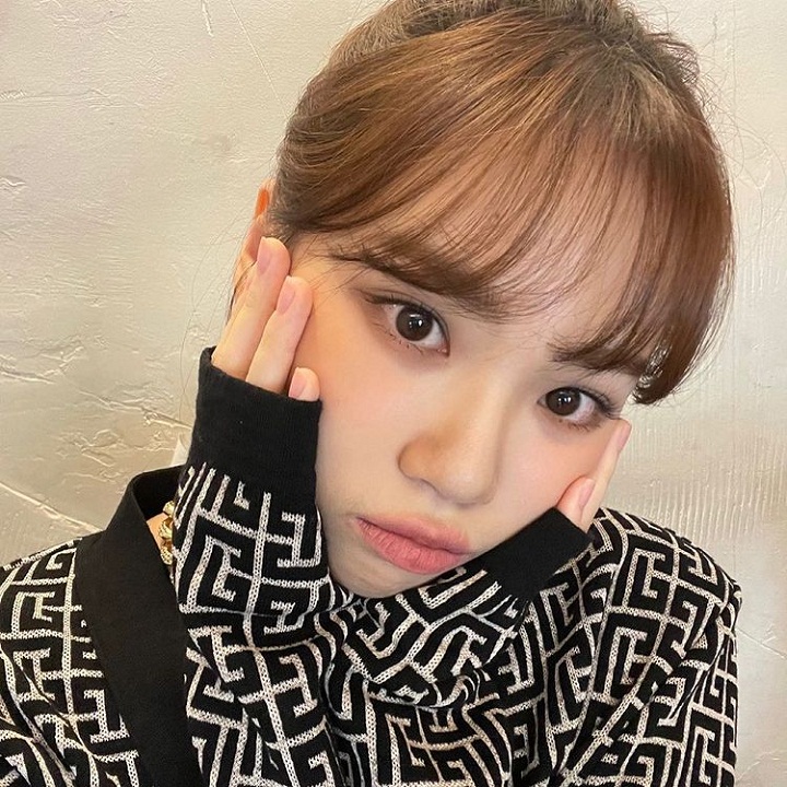Kim Chaewon dengan <i>puppy eyes</i>-nya