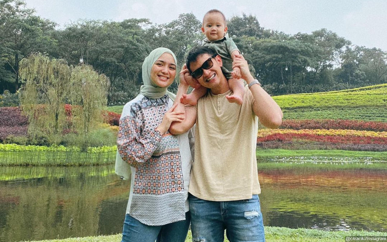 Foto Rezky Aditya Disebut Bak Tengah Ada yang Dipikirkan, Reaksi Citra Kirana ‘Savage’