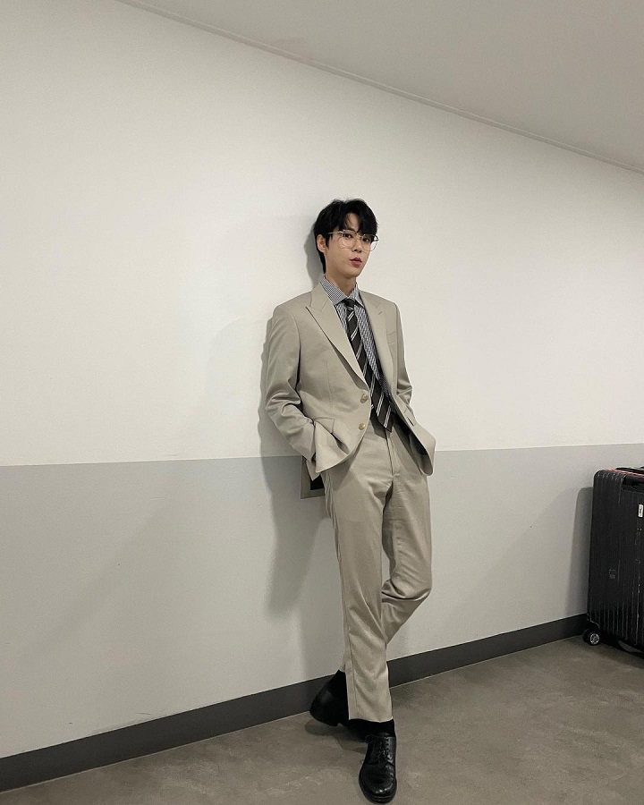Formal <i>Look Style</i> Di Album Baru
