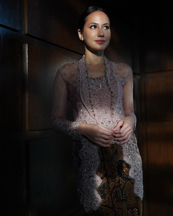 Anggun Dengan Balutan Kebaya