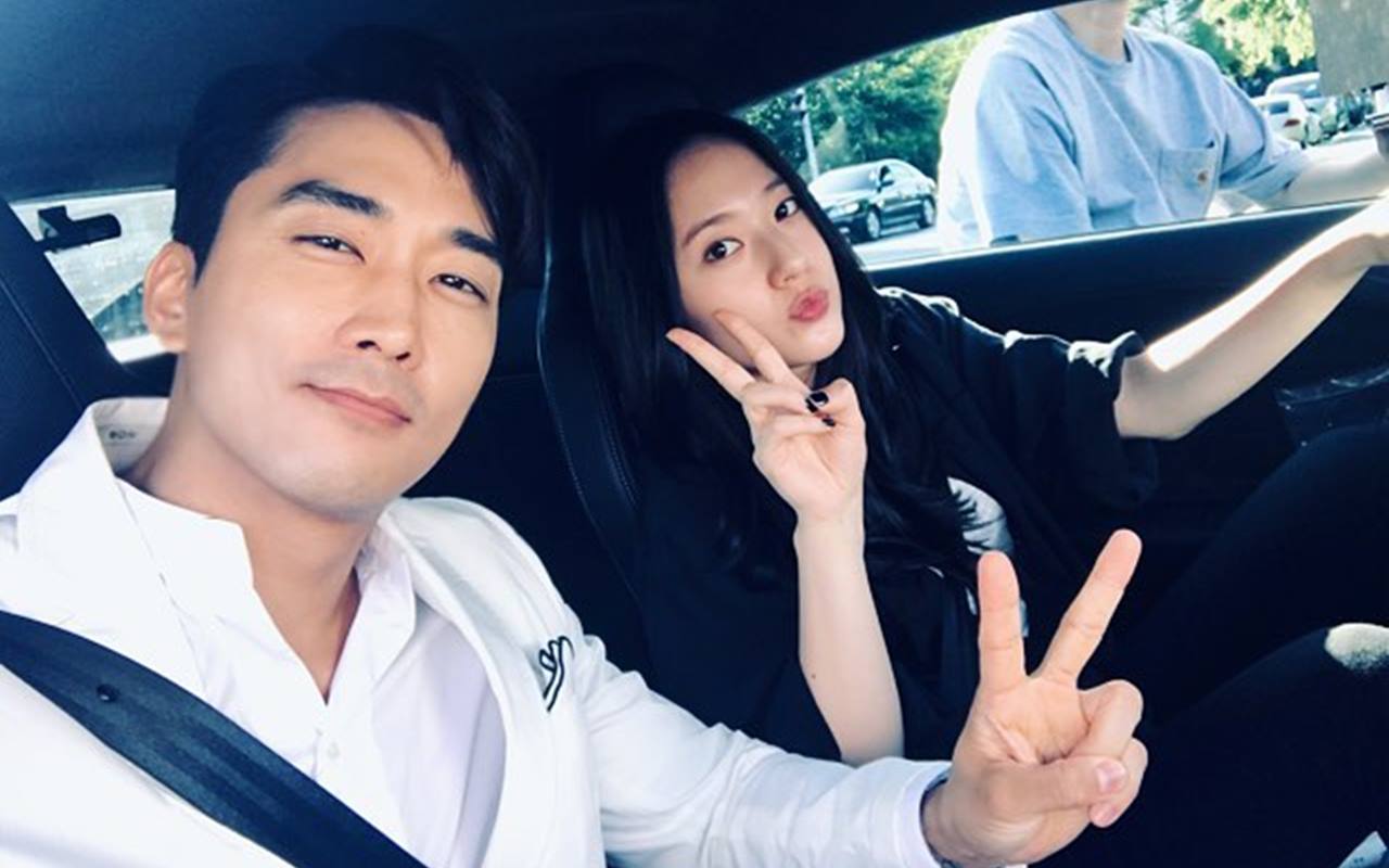Manis Banget, Song Seung Heon Kirim Truk Kopi untuk Krystal f(x)