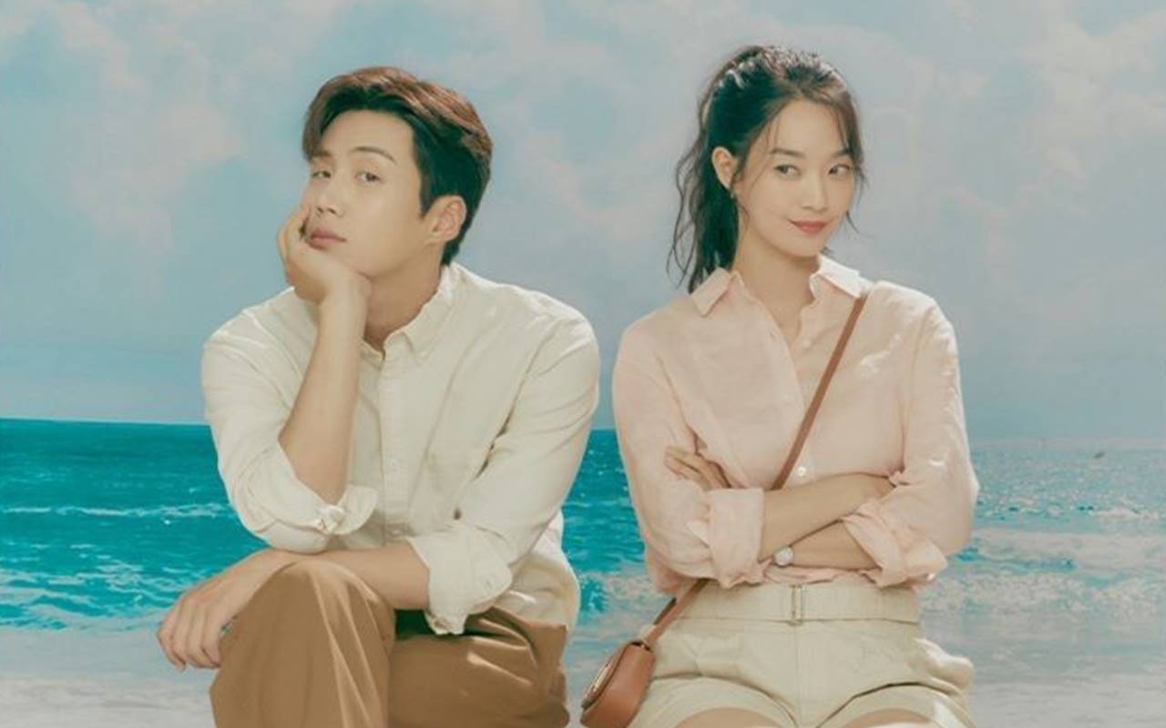 Sering Ikuti Kim Seon Ho, Shin Min Ah Tunjukkan Rasa Penasaran di Teaser 'Hometown Cha-Cha-Cha'