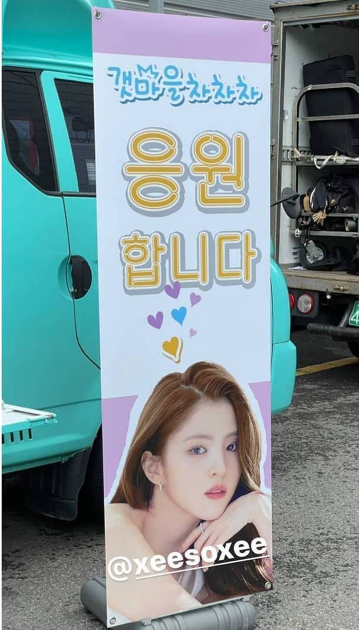Manisnya Han So Hee Dukung Kim Seon Ho Kirimi Truk Makanan ke Lokasi Syuting \'Hometown Cha Cha Cha\'