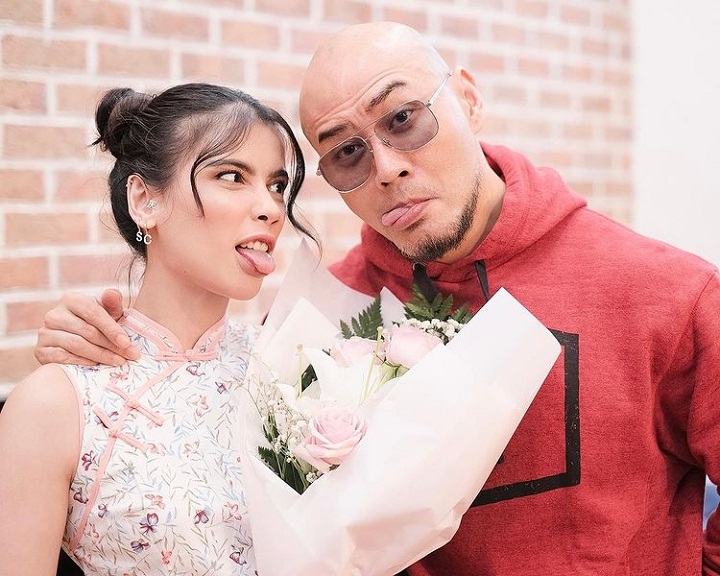 Momen mesra rayakan valentine 