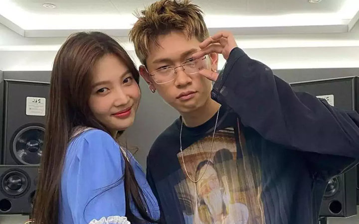 Adi DA Muncul Bela Aty Kodong Soal Group Chat, Agnez Mo Mojok Bareng Pacar di Studio Tato-Topik Pagi