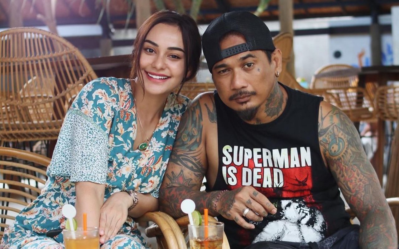 Jadi Trainer, Momen Nora Alexandra 'Cambuk' Jerinx SID Saat Ngegym Tuai Sindiran