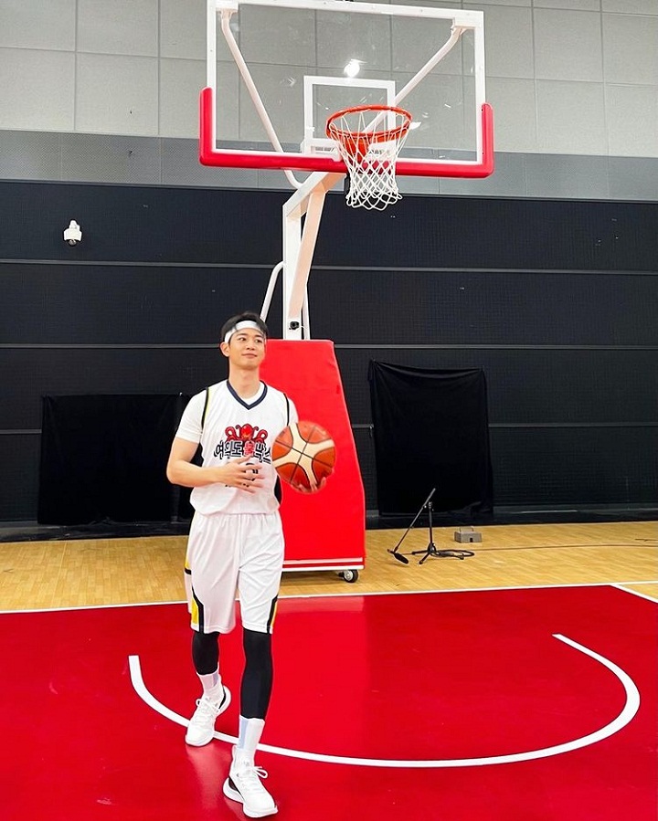Kece saat main basket 