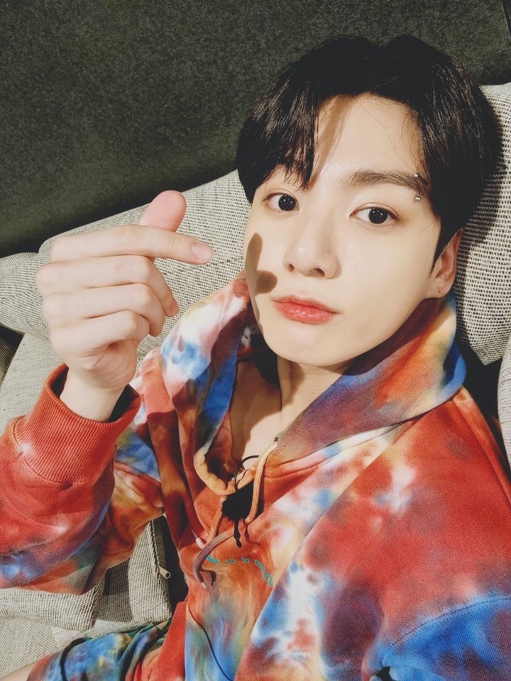 Jungkook BTS Posting Selfie Uwu Jelang Ultah, Minta ARMY Lakukan Ini 1