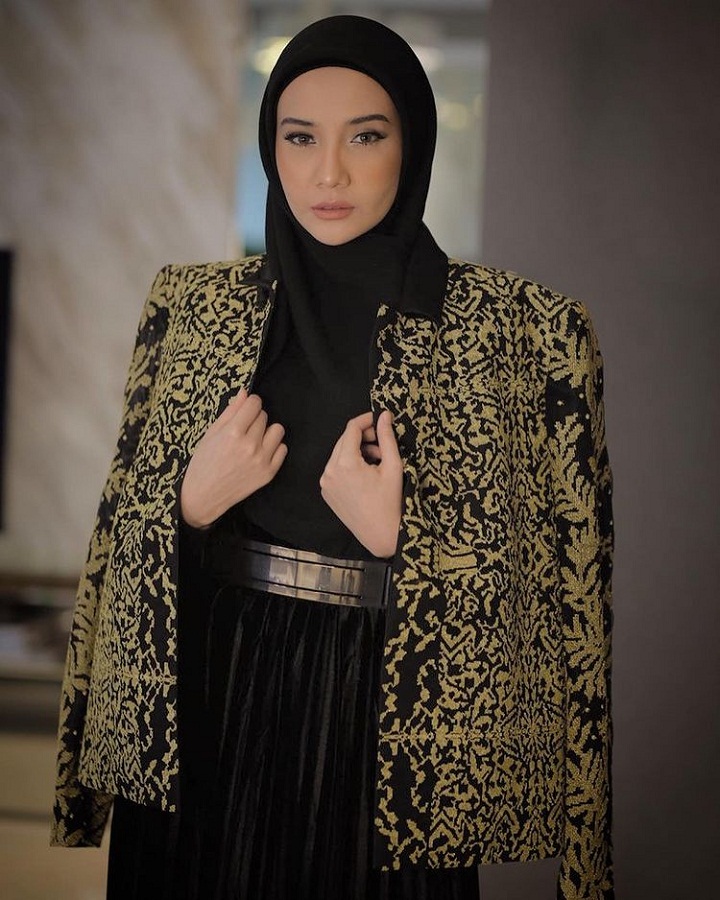 <i>High class woman</i> banget