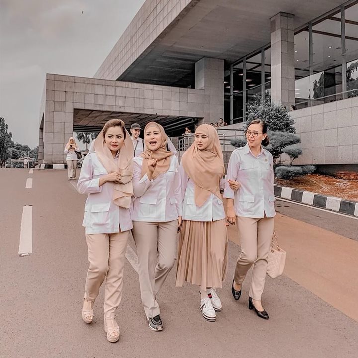 Kece dalam balutan seragam