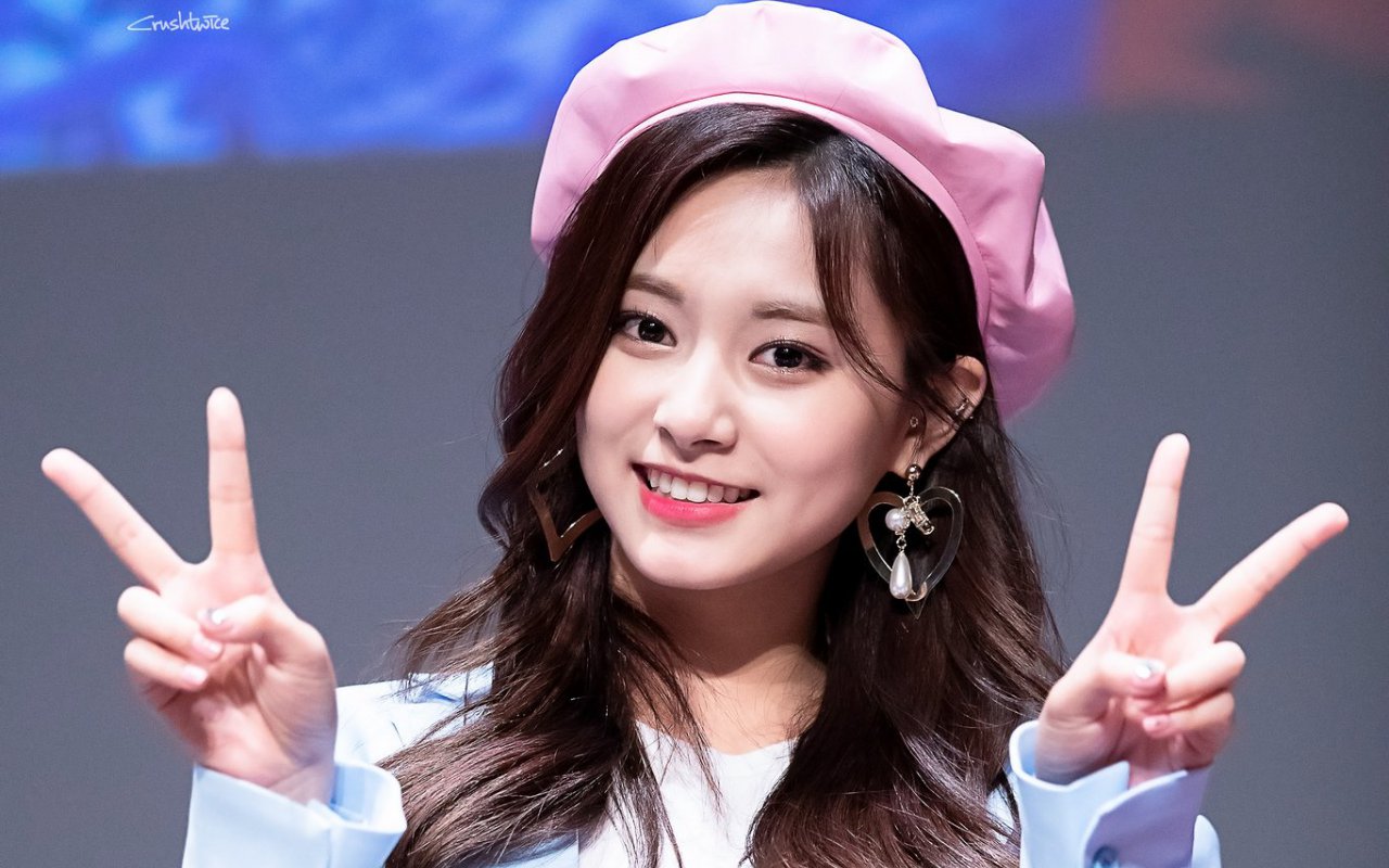 Tzuyu TWICE Disebut Dianaktirikan JYP, Penggemar Protes Lewat Tagar  #TzuyuDeservesBetter