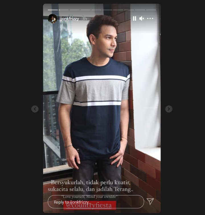 Jonathan Frizzy Singgung Rasa Syukur Usai Digugat Cerai Dhena Devanka, Sudah Pisah Rumah?