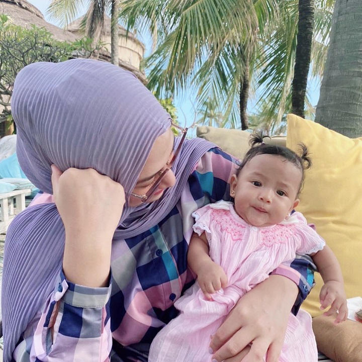 Si Bungsu Nyaman Di Dekapan Ibu