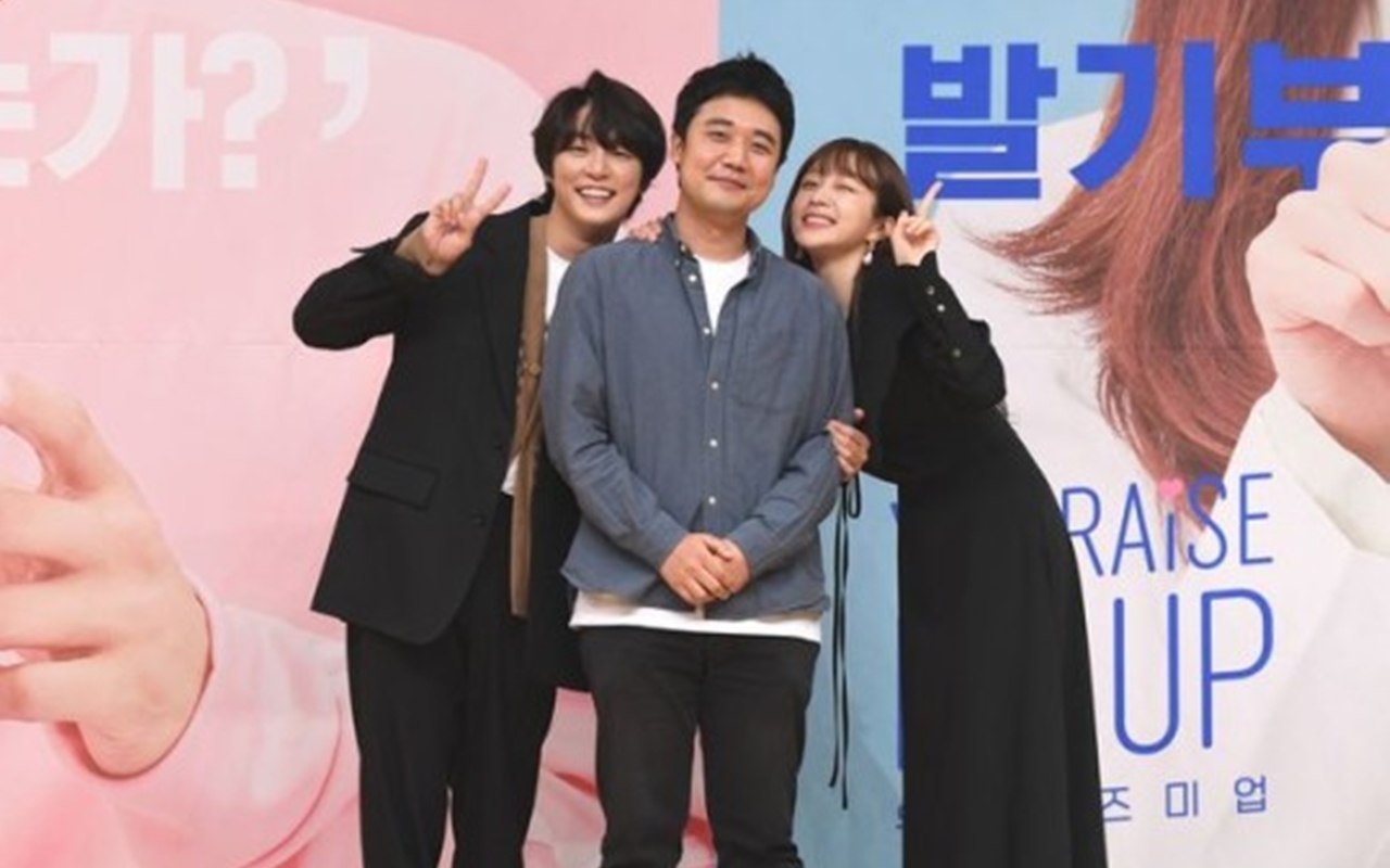 Drama Yoon Shi Yoon dan Hani EXID 'You Raise Me Up' Angkat Tema Dewasa, Sutradara Bahas Rating