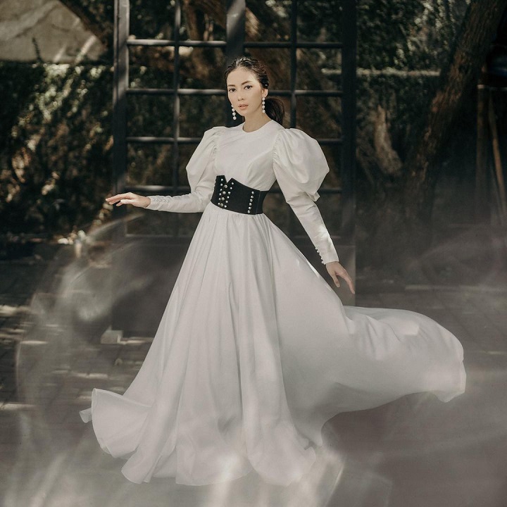Elegan Dengan Balutan <i>Dress</i>