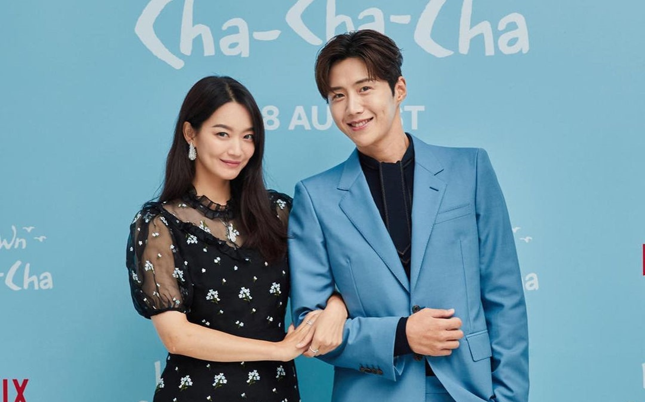 7 Potret Shin Min A Yang Dijuluki Dimple Couple Bareng Kim Seon Ho