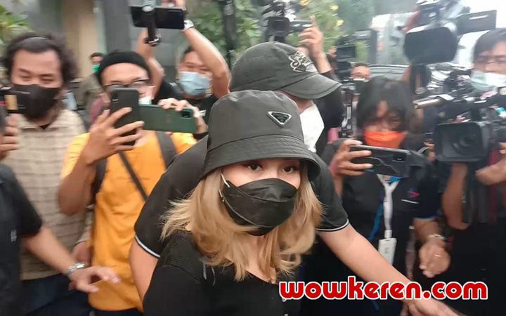 Ayu Ting Ting Jalani Pemeriksaan Soal Laporan Haters