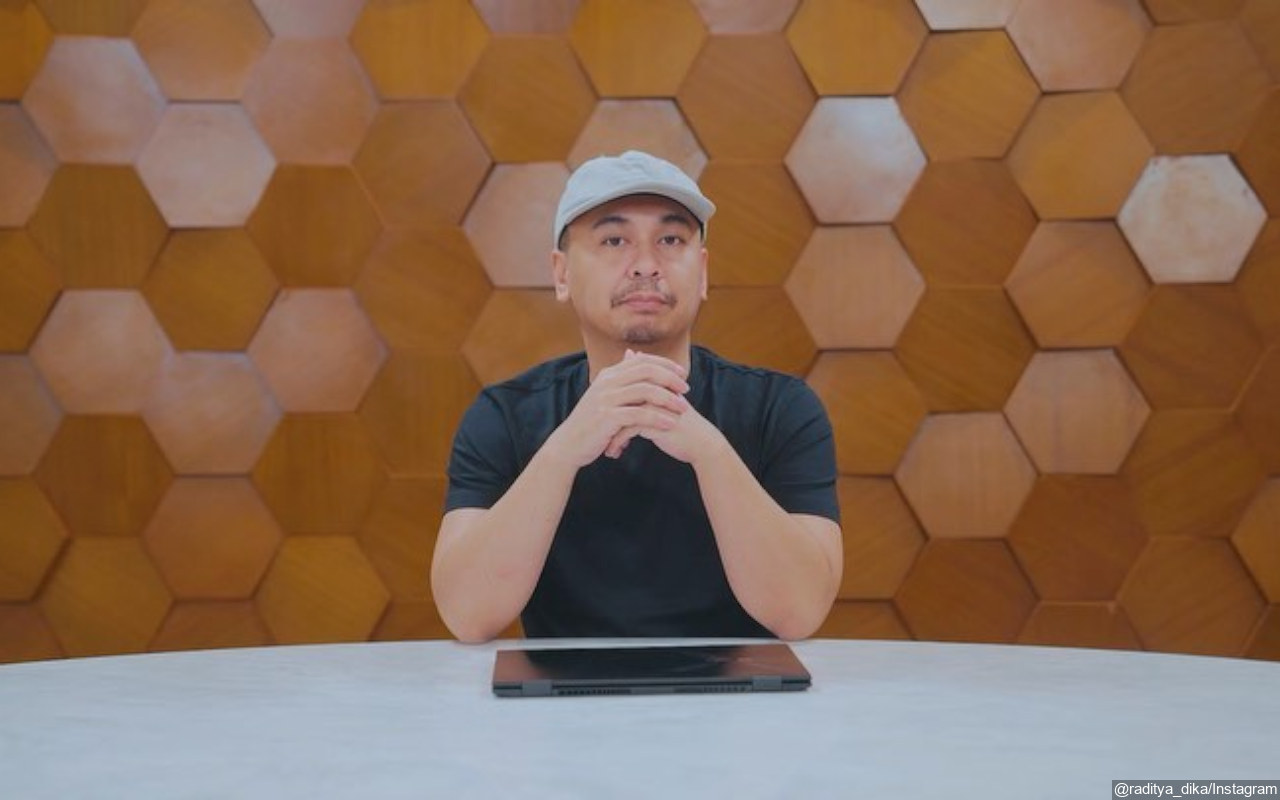 Dikenal Kurang Romantis, Raditya Dika Beri Saran Tulis Surat Cinta yang Baik